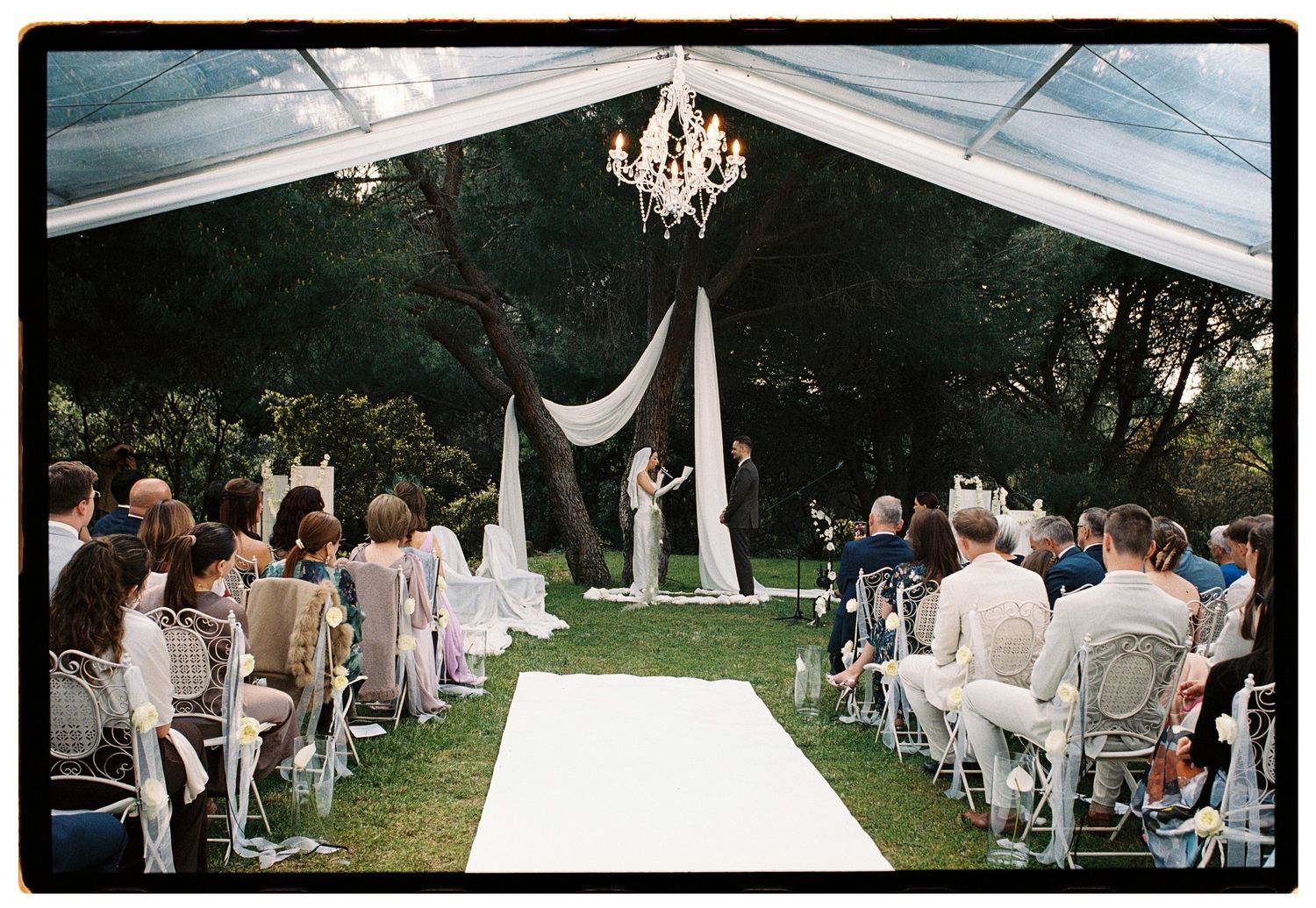 Ceremonia bajo una carpa transparente